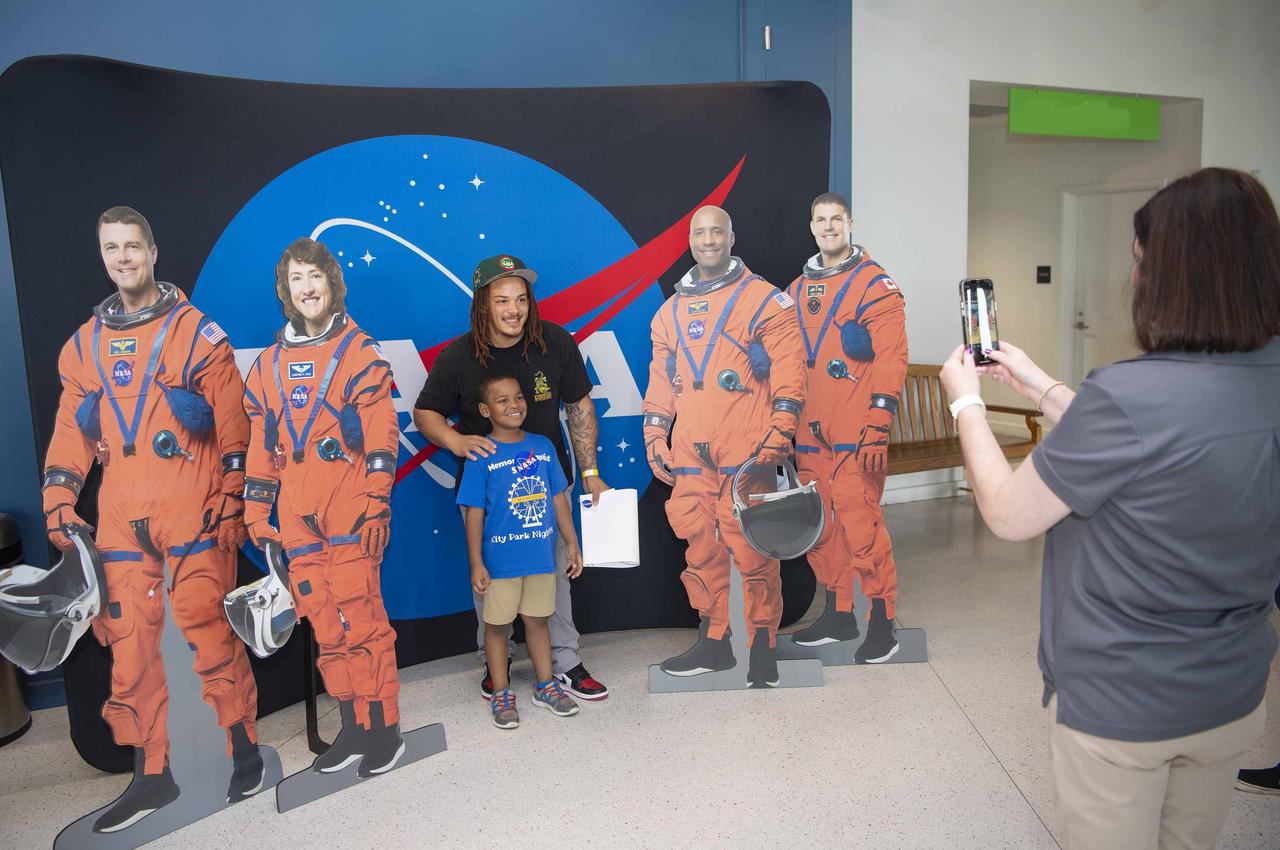 NASA Stennis representatives inspire the Artemis Generation at the Audubon Aquarium in New Orleans Feb. 7-8 with activities and displays highlighting space exploration, including NASA’s Artemis missions to the Moon.