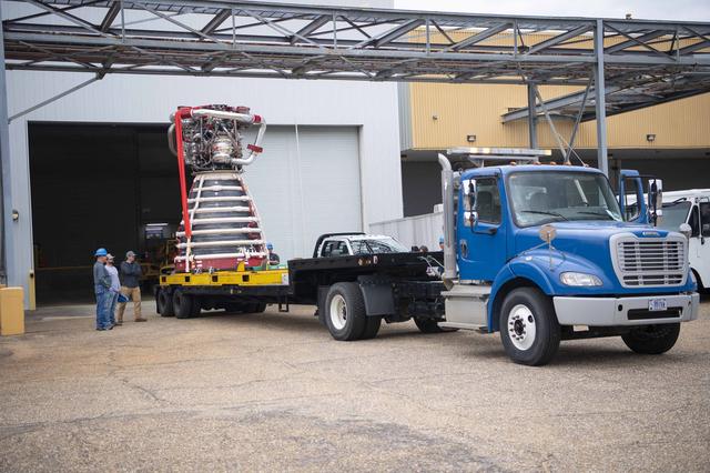 NASA image: NASA Stennis Teams Install New Production RS-25 Engine for Upcoming Hot Fire