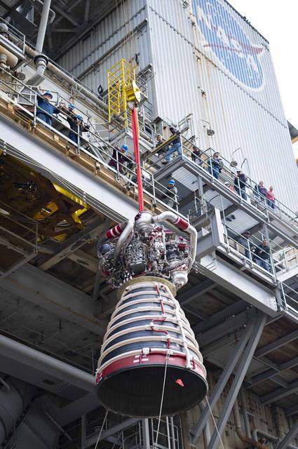 NASA image: NASA Stennis Teams Install New Production RS-25 Engine for Upcoming Hot Fire