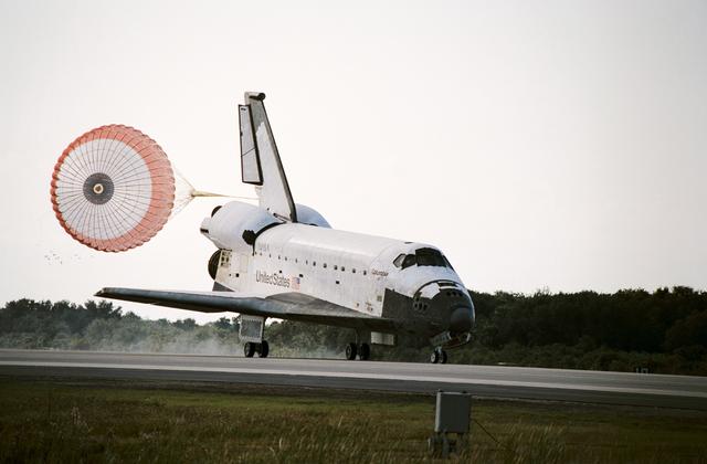 NASA image: STS-52 Columbia, Orbiter Vehicle (OV) 102, lands on runway 33 at KSC SLF