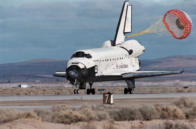 NASA image: STS-53 Discovery, Orbiter Vehicle (OV) 103, lands on runway 22 at EAFB, Calif