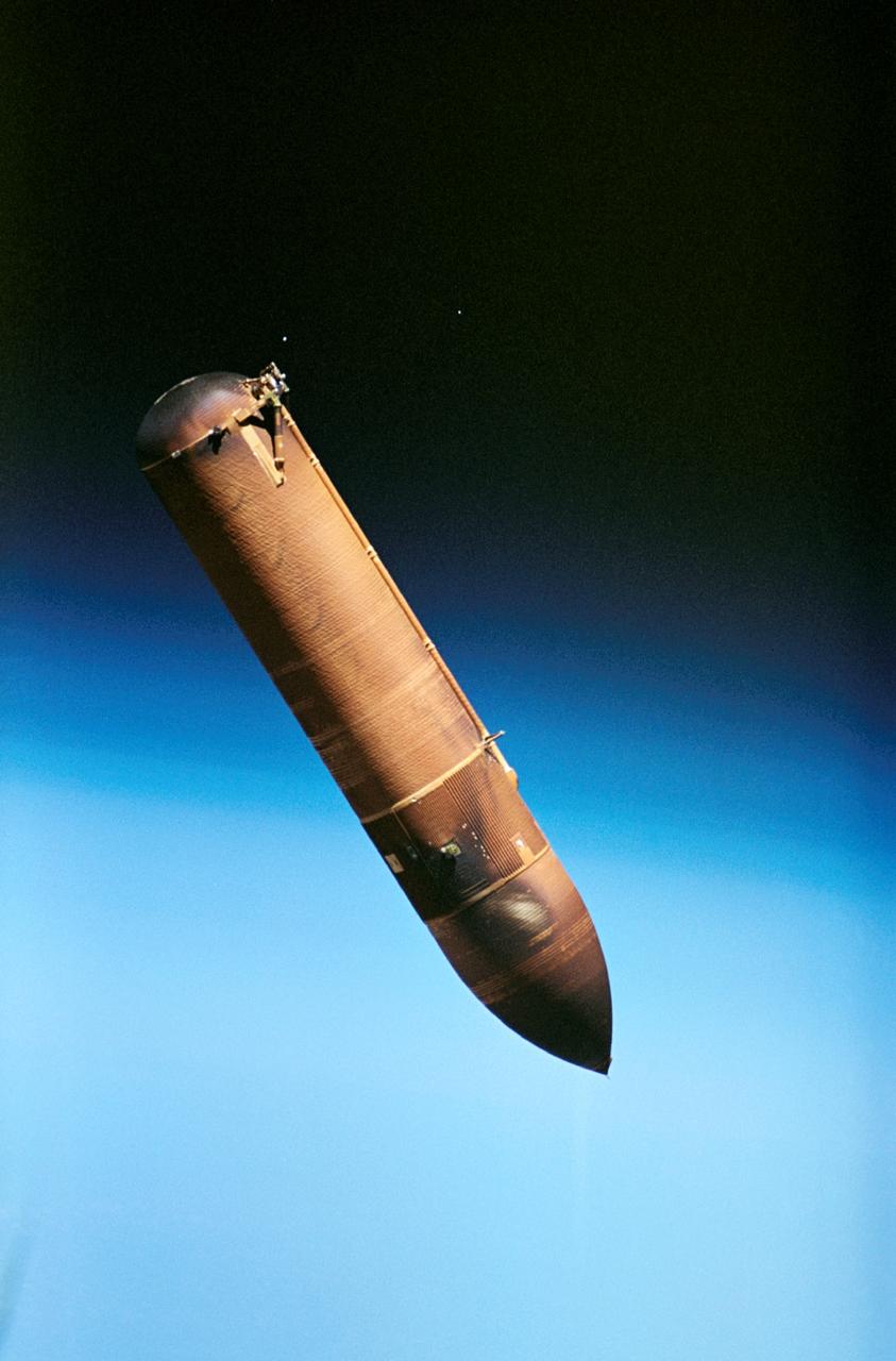 STS057-03-017 (21 June 1993) --- The external fuel tank falls toward Earth after being jettisoned from the Space Shuttle Endeavour as the spacecraft headed toward its ten-day stay in Earth orbit. A 35mm camera was used to record the ET jettison.