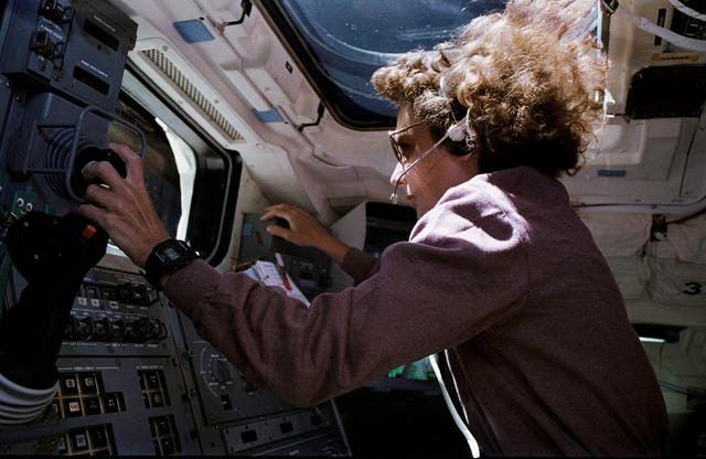 NASA image: STS-57 MS2 Sherlock operates RMS THC on OV-105's aft flight deck