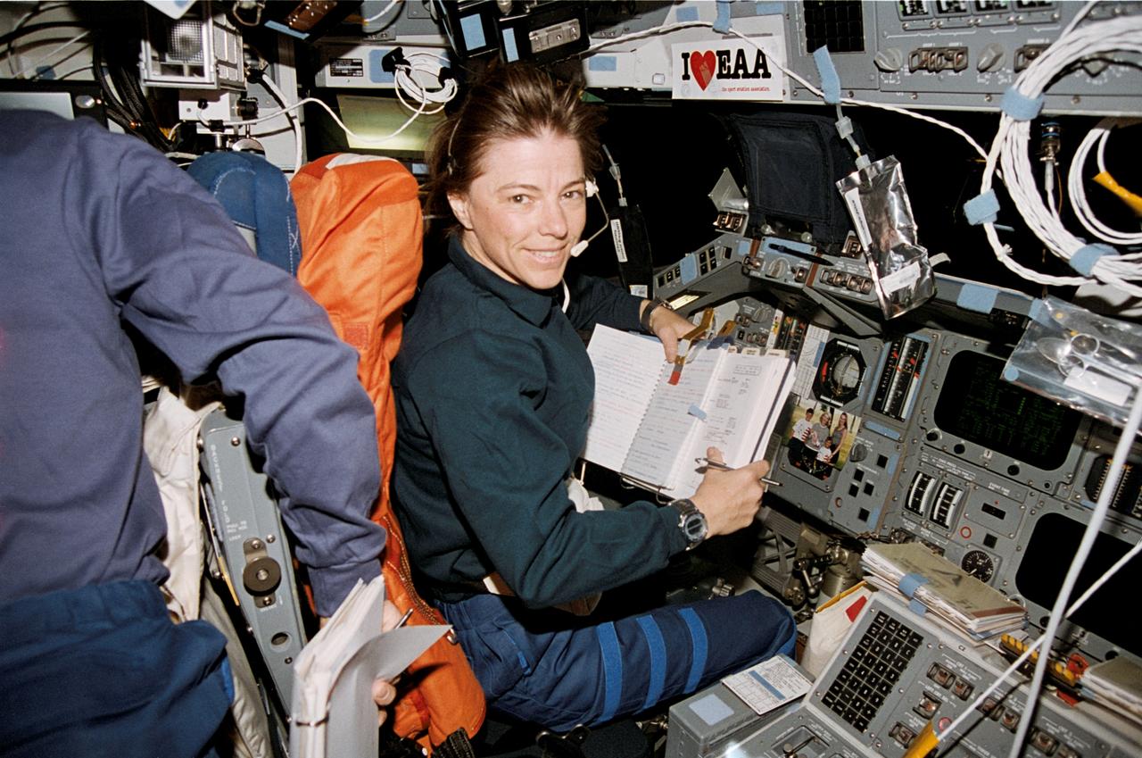 STS071-126-003 (29 June 1995) --- Astronaut Bonnie J. Dunbar, STS-71 mission specialist, occupies the commander's station on the space shuttle Atlantis' flight deck during rendezvous operations with Russia's Mir Space Station. Dunbar acted as the communications link between the two spacecraft for both the docking and undocking phases of the historic joint mission.
