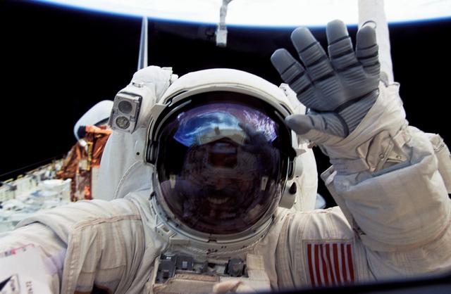 NASA image: Payload bay activity during second EVA of STS-72 mission