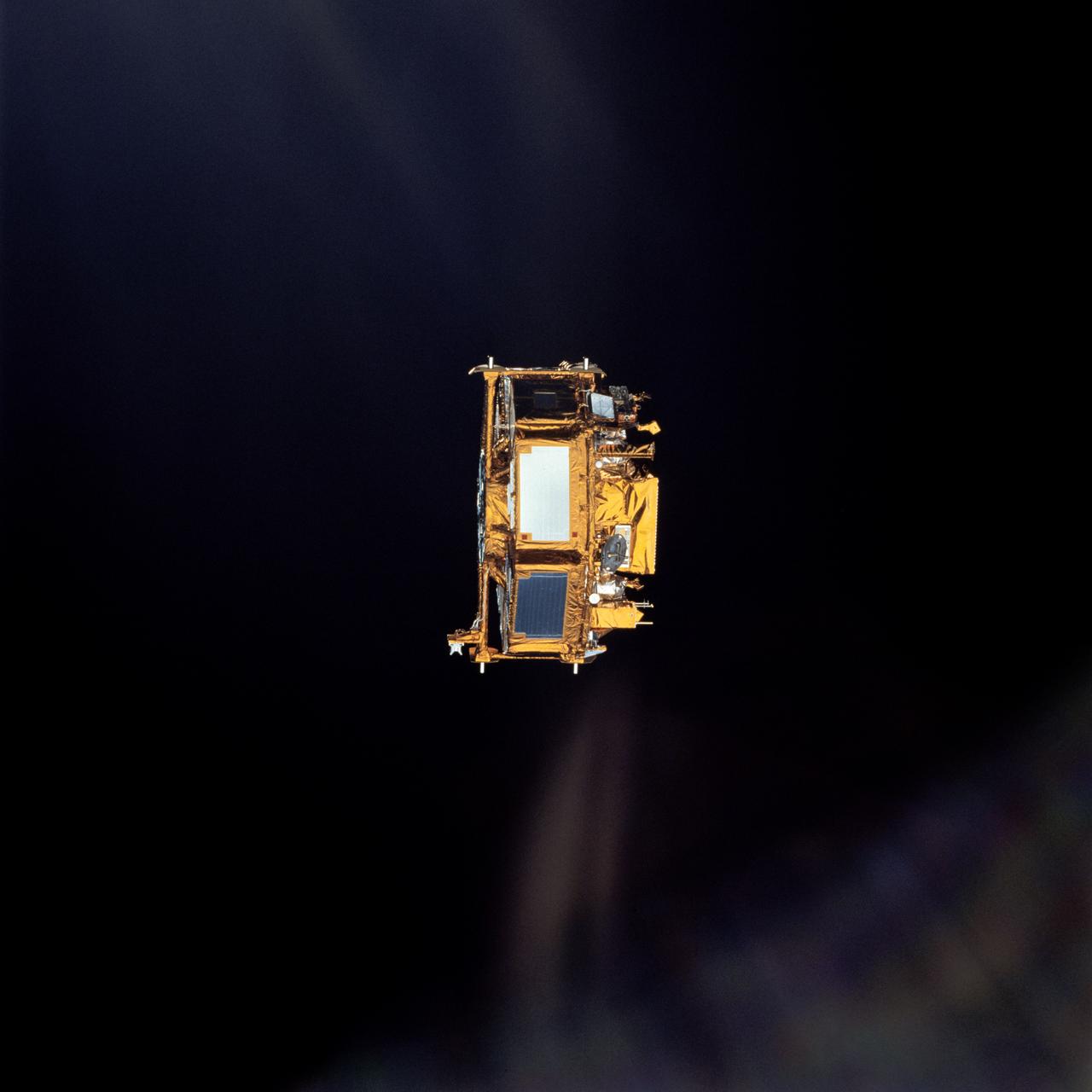 STS072-720-076 (13 Jan. 1996) --- The crewmembers captured this 35mm view of the Japanese Space Flyer Unit (SFU) following the jettisoning of the solar panels. Later they used the Remote Manipulator System (RMS) to latch onto the satellite and berth it in the Space Shuttle Endeavour's aft cargo bay.