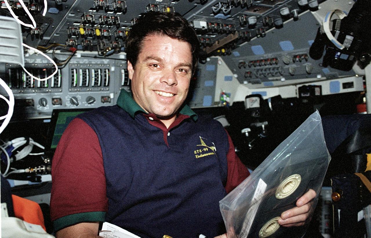 STS099-319-012 (11-22 February 2000) ---  Astronaut Kevin R. Kregel, mission commander,  works with video tape on  Space Shuttle Endeavour's flight deck.  Kregel and five other astronauts went on to spend over 11 days in Earth orbit in support of the Shuttle Radar Topography Mission (SRTM).