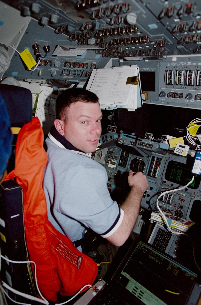 STS102-327-010 (8-21 March 2001) --- Astronaut James W. Kelly, STS-102 pilot, temporarily occupies the commander’s station on the forward flight deck of the Earth-orbiting Space Shuttle Discovery.