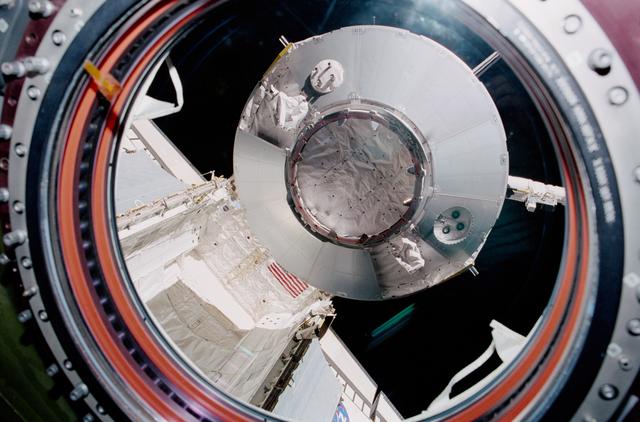 NASA image: Moving MPLM/Leonardo from the orbiter payload bay