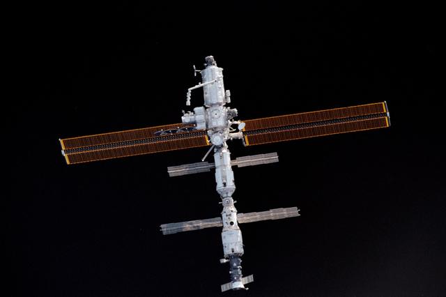NASA image: Overall nadir view of ISS seen during flyaround