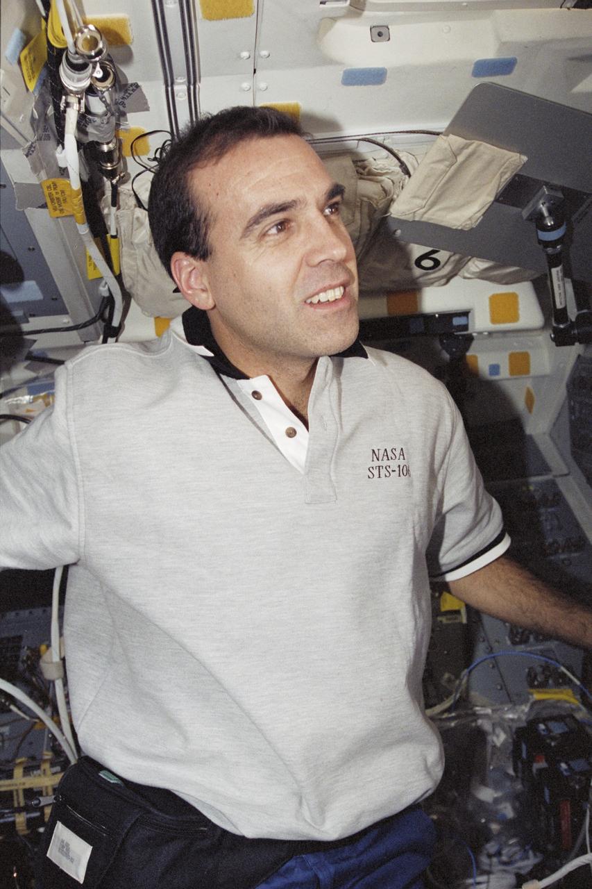 STS106-370-006 (8-20 September 2000) --- Astronaut Richard A. Mastracchio, STS-106 mission specialist, is photographed on the aft flight deck of the Space Shuttle Atlantis. Mastracchio is marking his first space flight.