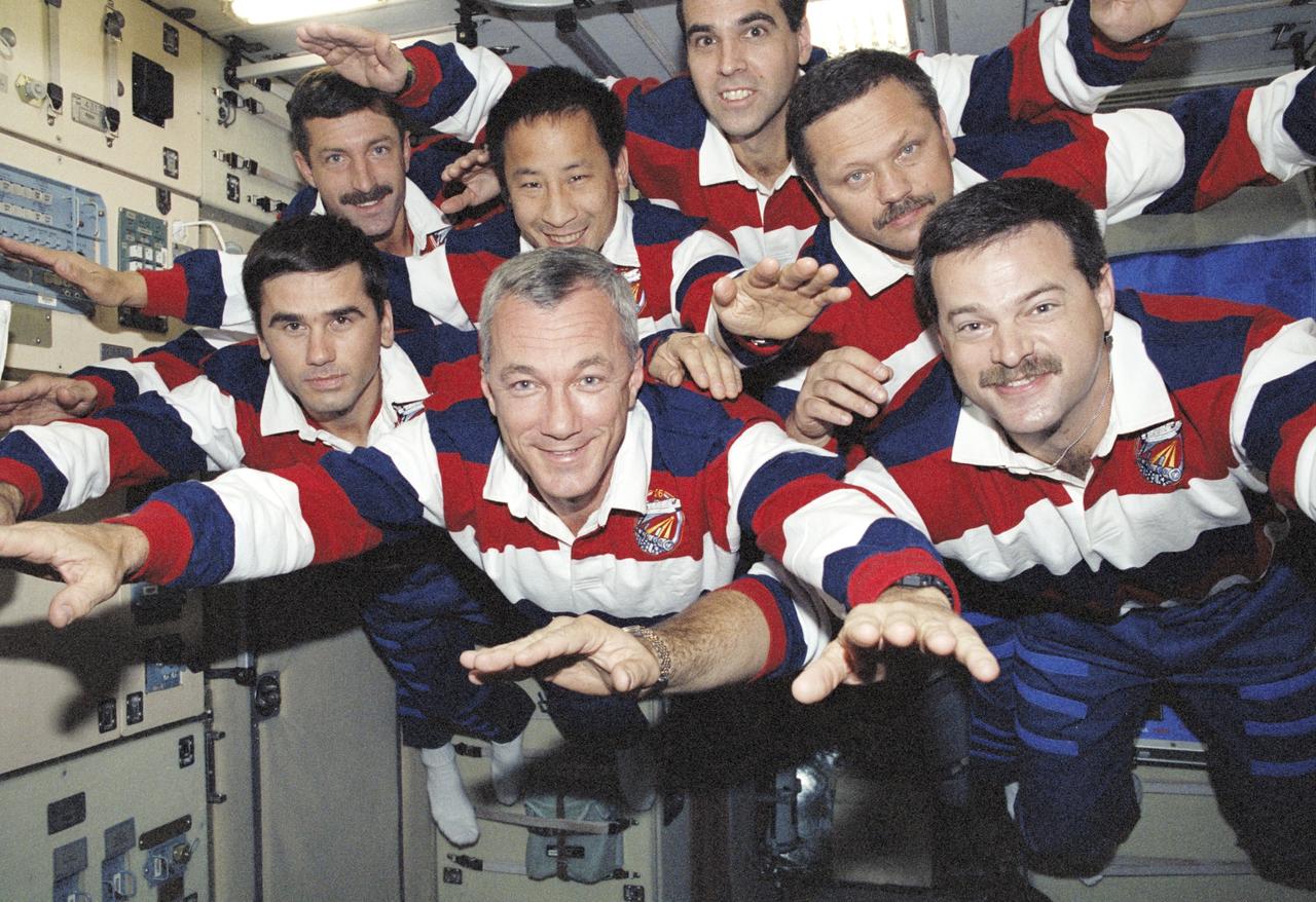 STS106-373-034 (8-20 September 2000) --- The seven crew members for the STS-106 mission pose in a flying position for the traditional in-flight crew portrait in the Zvezda Service Module on the International Space Station (ISS). In the foreground are astronauts Terrence W. Wilcutt (center), mission commander, flanked by cosmonaut Yuri I. Malenchenko (left), mission specialist, and Scott D. Altman, pilot.  On the back row are astronauts Daniel C. Burbank, Edward T. Lu, and Richard A. Mastracchio, along with cosmonaut Boris V. Morukov, all mission specialists. Malenchenko and Morukov represent Rosaviakosmos.