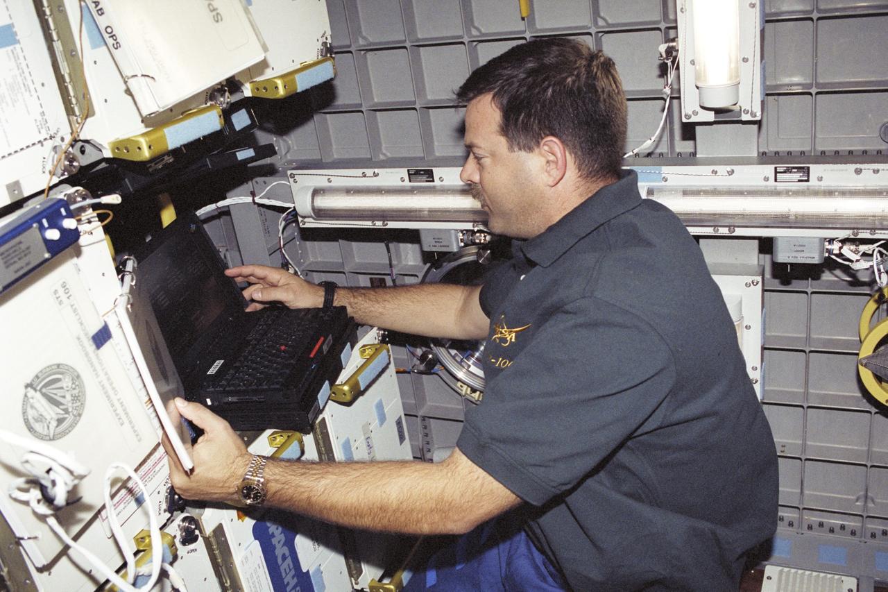 STS106-388-025 (8-20 September 2000) --- Astronaut Scott D. Altman, STS-106 pilot, works on a laptop computer in the SPACEHAB Logistics Double Module onboard the Space Shuttle Atlantis.