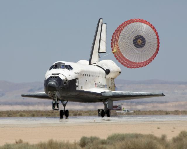 NASA image: STS-117 landing at Dryden