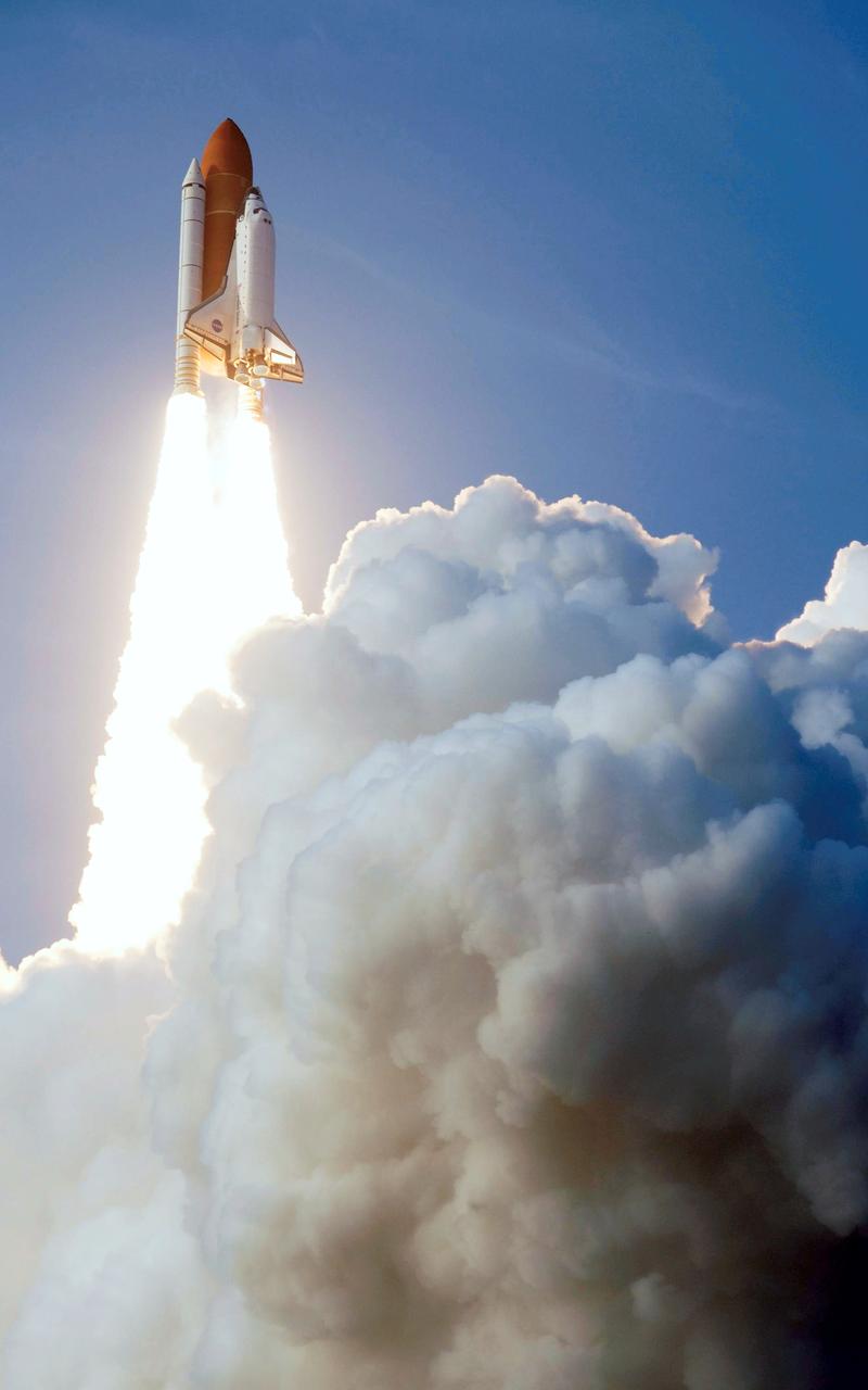 STS118-S-034 (8 Aug. 2007) --- The Space Shuttle Endeavour and its seven-member STS-118 crew head toward Earth-orbit and a scheduled link-up with the International Space Station. Liftoff from Kennedy Space Center's launch pad 39A occurred at 6:36 p.m. (EDT) on Aug. 8, 2007. Onboard are astronauts Scott Kelly, commander; Charlie Hobaugh, pilot; Tracy Caldwell, Rick Mastracchio, Canadian Space Agency's Dave Williams, Barbara R. Morgan and Alvin Drew, all mission specialists. Endeavour will link up with the International Space Station on Friday, Aug. 10, to begin a joint mission to continue construction by delivering a third starboard truss segment, S5, and other payloads such as the SPACEHAB module and the external stowage platform 3. The 11-day mission may be extended to as many as 14 depending on the test of the Station-to-Shuttle Power Transfer System that will allow the docked shuttle to draw electrical power from the station and extend its visits to the orbital complex.