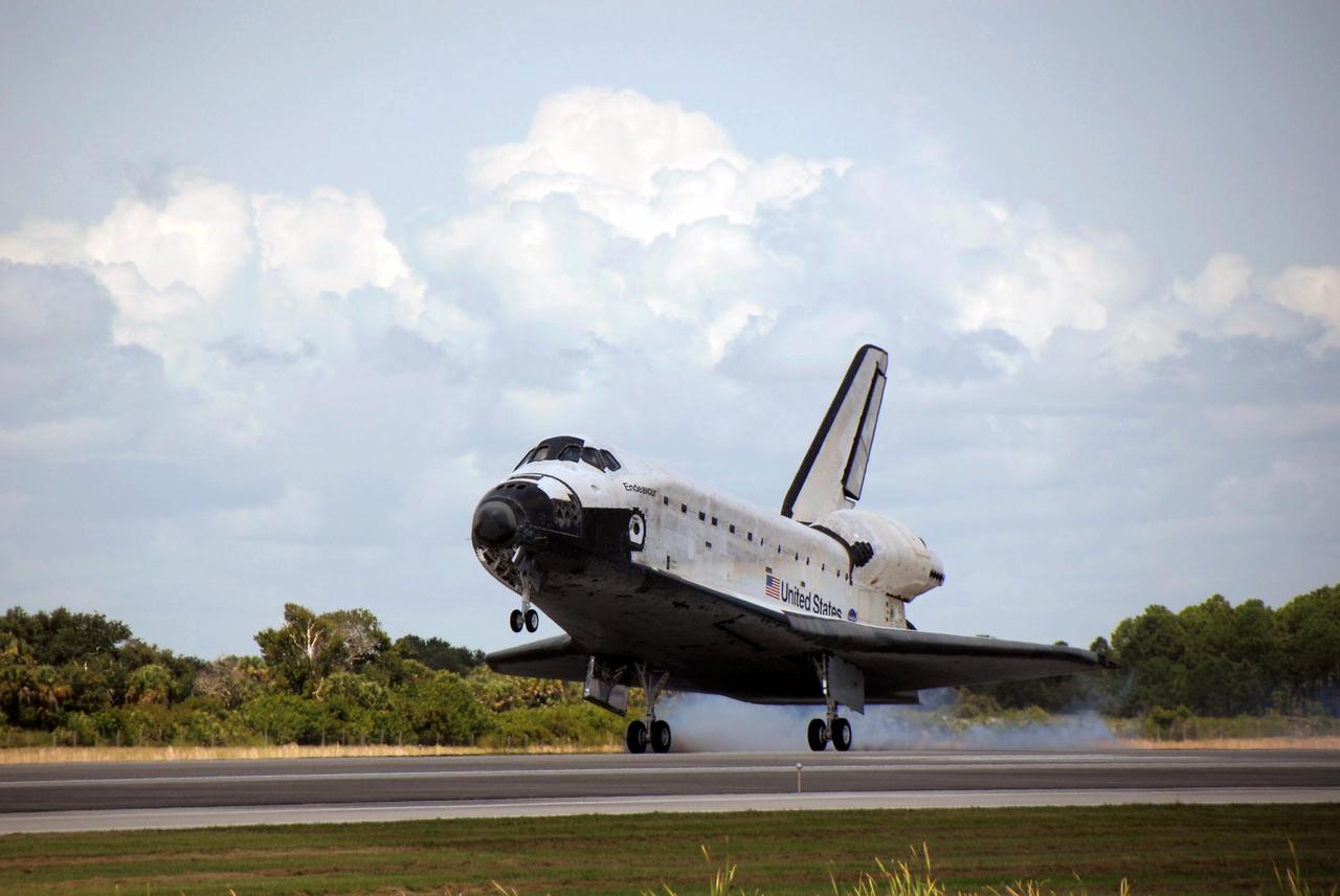 STS118-S-069 (21 Aug. 2007) --- Space Shuttle Endeavour touches down on runway 15 at NASA's Kennedy Space Center completing a 13-day mission to the International Space Station. Aboard are astronauts Scott Kelly, STS-118 commander; Charlie Hobaugh, pilot; Rick Mastracchio, Canadian Space Agency's Dave Williams, Barbara R. Morgan, Tracy Caldwell and Alvin Drew, all mission specialists. The STS-118 mission began Aug. 8 and installed a new gyroscope, an external spare parts platform and another truss segment to the expanding station. Endeavour's main gear touched down at 12:32:16 p.m. (EDT). Nose gear touchdown was at 12:32:29 p.m. and wheel stop was at 12:33:20 p.m. Endeavour traveled nearly 5.3 million miles, landing on orbit 201. STS-118 was the 119th space shuttle flight, the 22nd flight to the station, the 20th flight for Endeavour and the second of four missions planned for 2007.