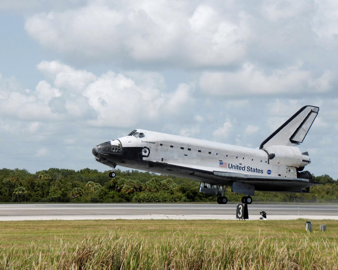 STS118-S-070 (21 Aug. 2007) --- Space Shuttle Endeavour touches down on runway 15 at NASA's Kennedy Space Center completing a 13-day mission to the International Space Station. Aboard are astronauts Scott Kelly, STS-118 commander; Charlie Hobaugh, pilot; Rick Mastracchio, Canadian Space Agency's Dave Williams, Barbara R. Morgan, Tracy Caldwell and Alvin Drew, all mission specialists. The STS-118 mission began Aug. 8 and installed a new gyroscope, an external spare parts platform and another truss segment to the expanding station. Endeavour's main gear touched down at 12:32:16 p.m. (EDT). Nose gear touchdown was at 12:32:29 p.m. and wheel stop was at 12:33:20 p.m. Endeavour traveled nearly 5.3 million miles, landing on orbit 201. STS-118 was the 119th space shuttle flight, the 22nd flight to the station, the 20th flight for Endeavour and the second of four missions planned for 2007.