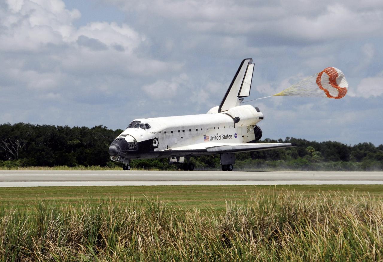 STS118-S-071 (21 Aug. 2007) --- Space Shuttle Endeavour's drag chute is deployed as the spacecraft rolls toward wheels stop on runway 15 at NASA's Kennedy Space Center completing a 13-day mission to the International Space Station. Aboard are astronauts Scott Kelly, STS-118 commander; Charlie Hobaugh, pilot; Rick Mastracchio, Canadian Space Agency's Dave Williams, Barbara R. Morgan, Tracy Caldwell and Alvin Drew, all mission specialists. The STS-118 mission began Aug. 8 and installed a new gyroscope, an external spare parts platform and another truss segment to the expanding station. Endeavour's main gear touched down at 12:32:16 p.m. (EDT). Nose gear touchdown was at 12:32:29 p.m. and wheel stop was at 12:33:20 p.m. Endeavour traveled nearly 5.3 million miles, landing on orbit 201. STS-118 was the 119th space shuttle flight, the 22nd flight to the station, the 20th flight for Endeavour and the second of four missions planned for 2007.