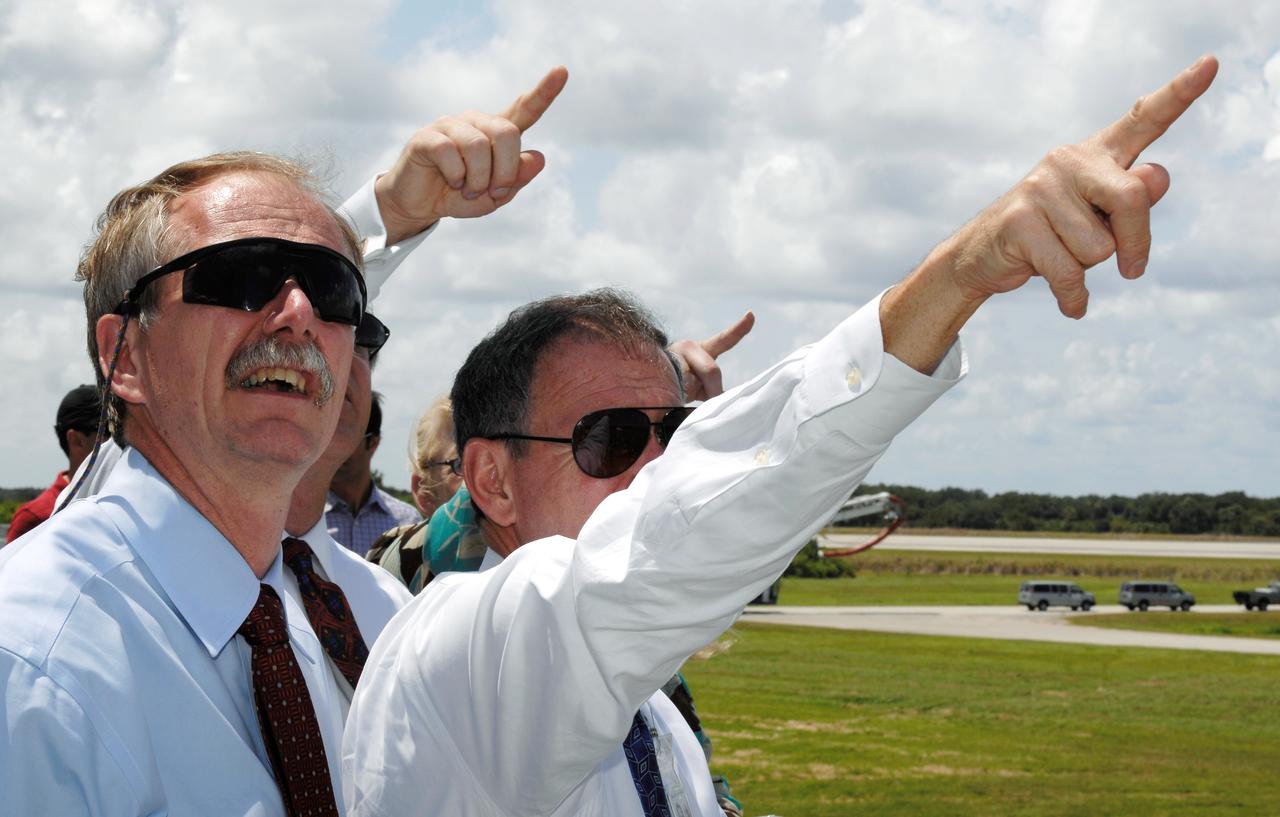 STS118-S-076 (21 Aug. 2007) --- NASA Administrator Michael Griffin (right), and NASA Associate Administrator for Space Operations William Gerstenmaier watch as the space shuttle Endeavour touches down  Aug. 21, 2007, at the Kennedy Space Center, Florida, concluding STS-118.  Photo Credit: NASA/Bill Ingalls