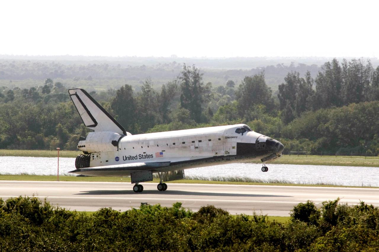 STS120-S-098 (7 Nov. 2007) --- Space Shuttle Discovery touches down on runway 33 of the Shuttle Landing Facility at NASA's Kennedy Space Center, concluding the 15-day STS-120 mission to the International Space Station. Onboard are astronauts Pam Melroy, commander; George Zamka, pilot; Scott Parazynski, Stephanie Wilson, Doug Wheelock, Clay Anderson and European Space Agency's (ESA) Paolo Nespoli, all mission specialists. Main gear touchdown was 1:01:16 p.m. (EST) on Nov. 7, 2007. Wheel stop was at 1:02:07 p.m. Mission elapsed time was 15 days, 2 hours, 24 minutes and 2 seconds. The STS-120 crew continued the construction of the station with the installation of the Harmony Node 2 module and the relocation of the P6 truss.