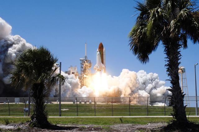 NASA image: STS-121 Launch of the orbiter Discovery