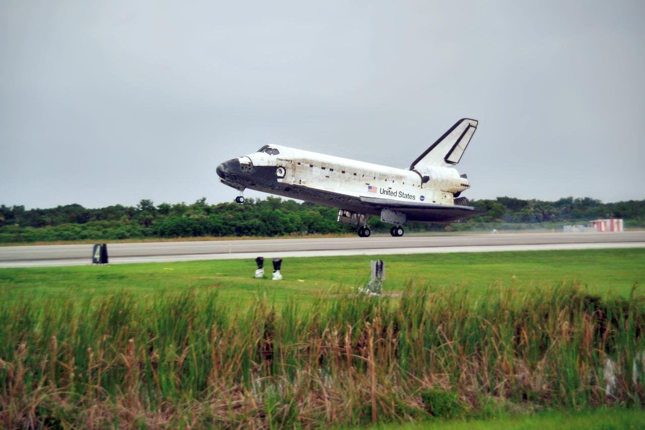 STS121-S-050 (17 July 2006) --- Space Shuttle Discovery's main landing gear touches down on runway 15 at Kennedy Space Center's Shuttle Landing Facility at 9:14 a.m. (EDT) on July 17, 2006. Onboard were astronauts Steven W. Lindsey, commander; Mark E. Kelly, pilot; Piers J. Sellers, Michael E. Fossum, Lisa M. Nowak and Stephanie D. Wilson, all mission specialists. During the nearly 13-day mission, the STS-121 crew tested new equipment and procedures to improve shuttle safety, and delivered supplies and made repairs to the International Space Station.