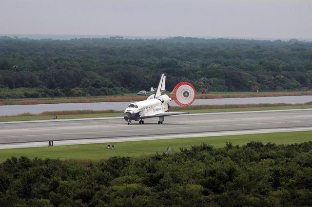 NASA image: STS-121 Landing of the orbiter Discovery