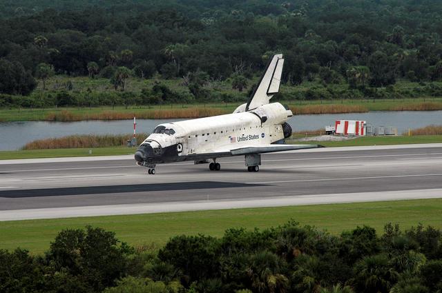 NASA image: STS-121 Landing of the orbiter Discovery