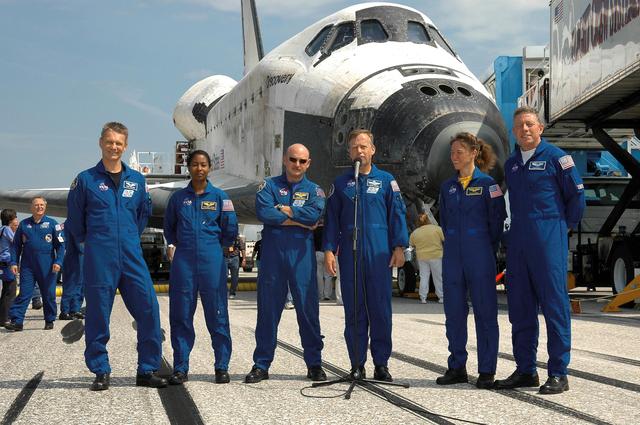 NASA image: STS-121Crew Portrait in front of orbiter after landing