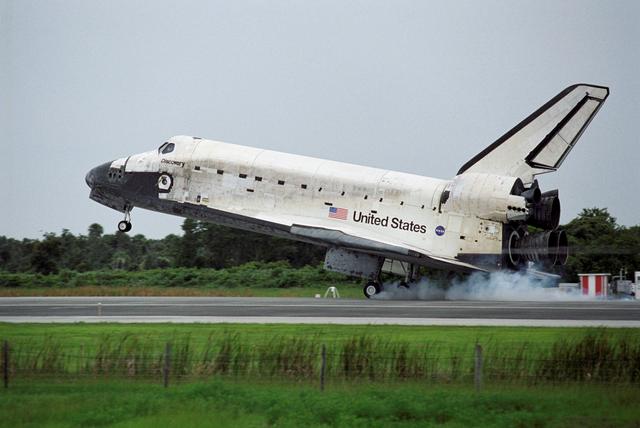 NASA image: STS-121 Landing of the orbiter Discovery