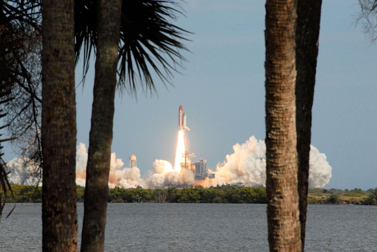 Launch of space shuttle Atlantis STS-122
