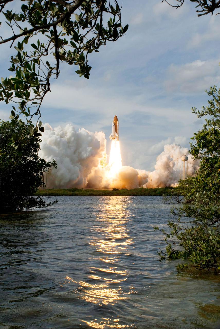 Launch of space shuttle Atlantis STS-122