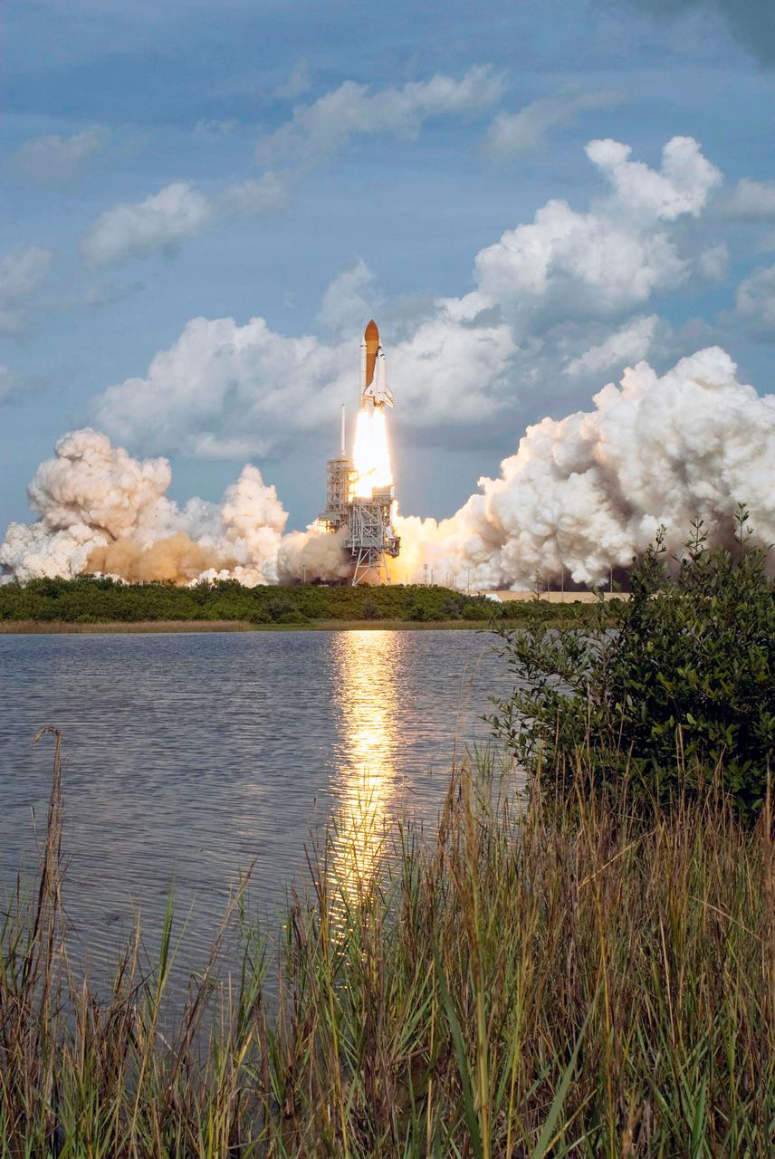 Launch of space shuttle Atlantis STS-122