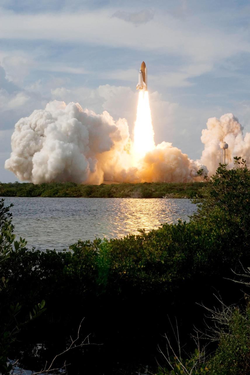 Launch of space shuttle Atlantis STS-122