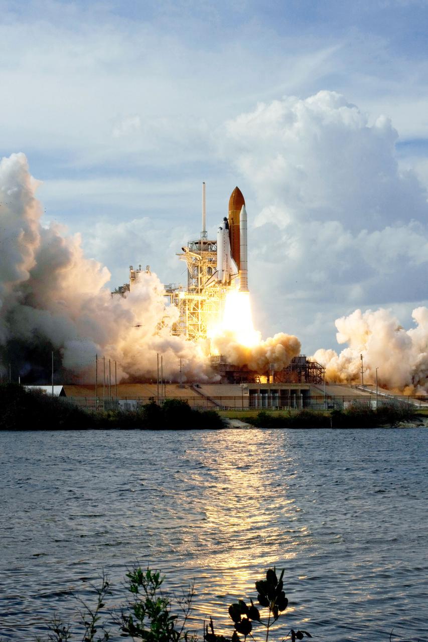 Launch of space shuttle Atlantis STS-122
