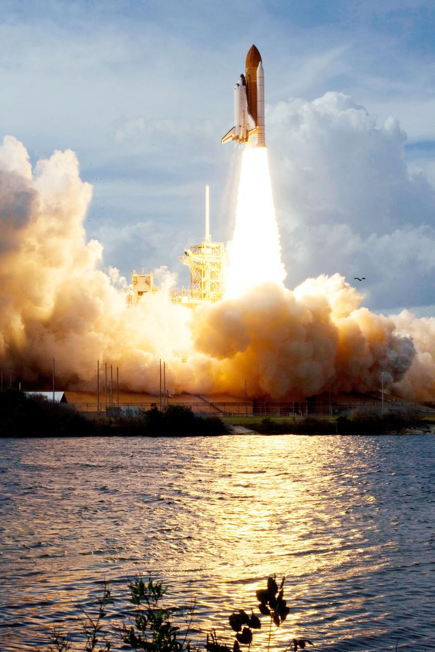 Launch of space shuttle Atlantis STS-122