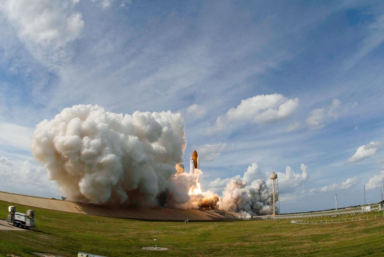Launch of space shuttle Atlantis STS-122