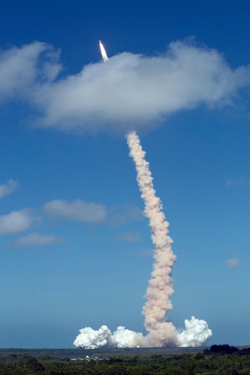 STS124-S-022 (31 May 2008) --- The Space Shuttle Discovery and its seven-member STS-124 crew head toward Earth-orbit and a scheduled link-up with the International Space Station (ISS). Liftoff from Kennedy Space Center's launch pad 39A occurred at 5:02 p.m. (EDT). The STS-124 mission is the 26th in the assembly of the International Space Station. It is the second of three flights launching components to complete JAXA's Kibo laboratory. During the mission, the shuttle crew will install Kibo's large Japanese Pressurized Module and its remote manipulator system. Onboard are astronauts Mark Kelly, commander; Ken Ham, pilot; Karen Nyberg, Mike Fossum, Ron Garan, Greg Chamitoff and Japan Aerospace Exploration Agency (JAXA) astronaut Akihiko Hoshide, all mission specialists. Chamitoff will join Expedition 17 in progress to serve as a flight engineer aboard the station.