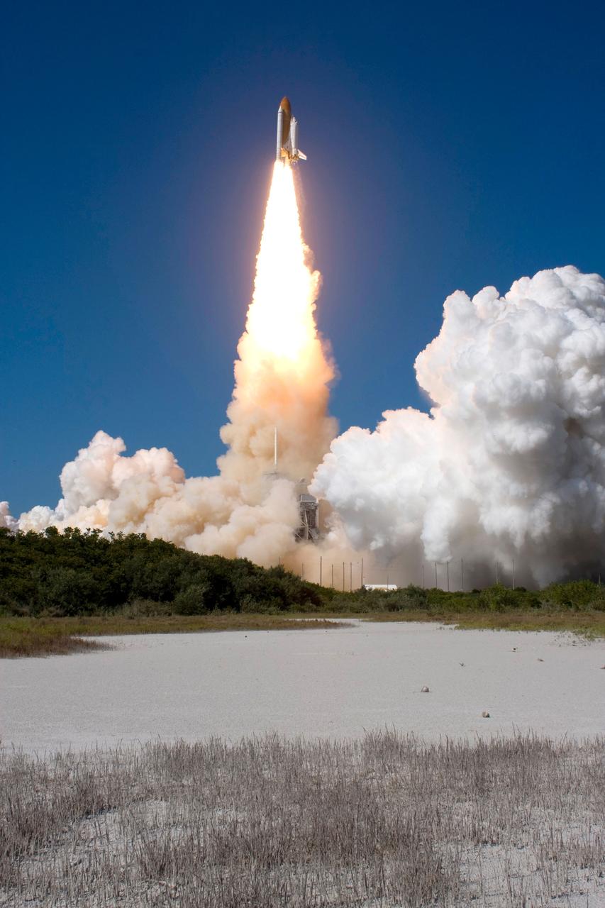 STS124-S-034 (31 May 2008) --- The Space Shuttle Discovery and its seven-member STS-124 crew head toward Earth-orbit and a scheduled link-up with the International Space Station (ISS). Liftoff from Kennedy Space Center's launch pad 39A occurred at 5:02 p.m. (EDT). The STS-124 mission is the 26th in the assembly of the International Space Station. It is the second of three flights launching components to complete JAXA's Kibo laboratory. During the mission, the shuttle crew will install Kibo's large Japanese Pressurized Module and its remote manipulator system. Onboard are astronauts Mark Kelly, commander; Ken Ham, pilot; Karen Nyberg, Mike Fossum, Ron Garan, Greg Chamitoff and Japan Aerospace Exploration Agency (JAXA) astronaut Akihiko Hoshide, all mission specialists. Chamitoff will join Expedition 17 in progress to serve as a flight engineer aboard the station.