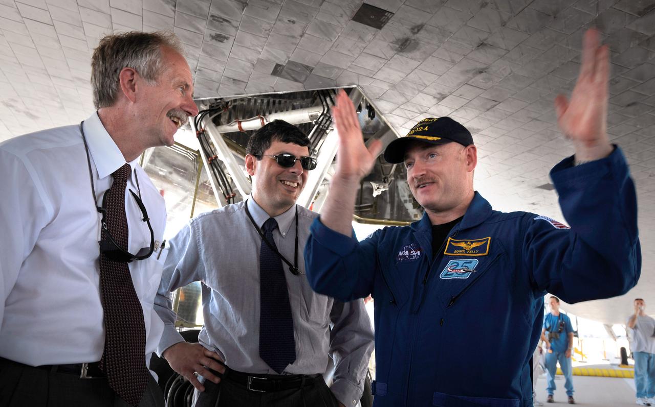 NASA Associate Administrator for Space Operations Bill Gerstenmaier watches the space shuttle Discovery touch down at 11:15 a.m. EDT, Saturday, June 14, 2008, at the Kennedy Space Center in Florida.  During the 13-day mission, Discovery and the crew of STS-124 delivered new components of the Japanese Experiment Module, or Kibo, to the International Space Station and the Canadian-built Special Purpose Dextrous Manipulator to the International Space Station.  Photo Credit: (NASA/Bill Ingalls)