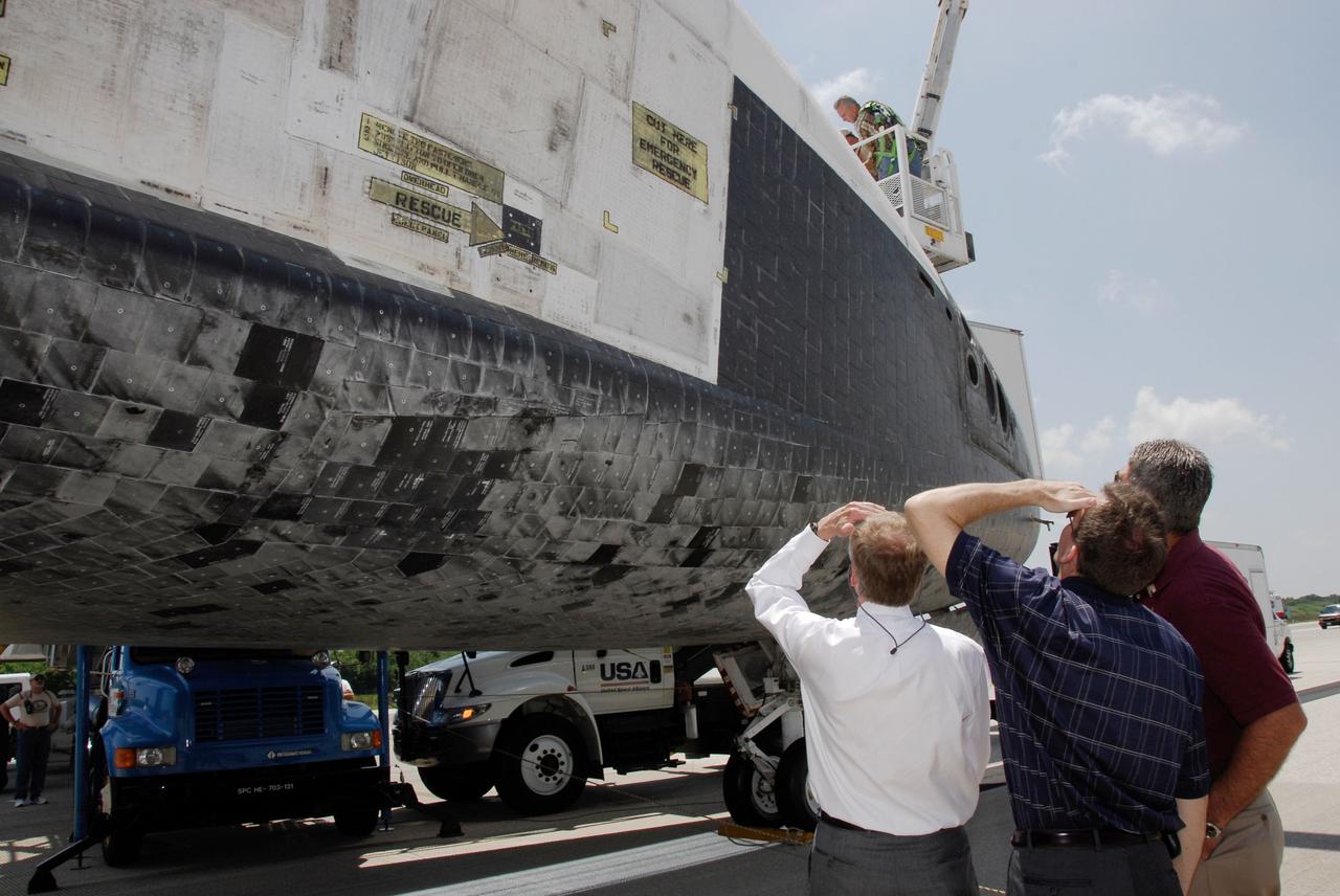 STS124-S-073 (14 June 2008) --- After Space Shuttle Discovery's landing on runway 15 at NASA's Kennedy Space Center (KSC), NASA VIPs take a close look at the orbiter. From the left are Bill Gerstenmaier, NASA associate administrator for Space Operations; LeRoy Cain, NASA deputy shuttle program manager; and KSC Director Bill Parsons. Discovery's landing ended the STS-124 mission, a 14-day flight to the International Space Station. The main landing gear touched down at 11:15:19 a.m. (EDT) on June 14, 2008. The nose landing gear touched down at 11:15:30 a.m. and wheel stop was at 11:16:19 a.m. During the mission, Discovery's crew installed the Japan Aerospace Exploration Agency's large Kibo laboratory and its remote manipulator system leaving a larger space station and one with increased science capabilities.