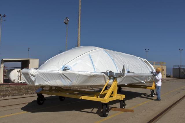 NASA image: Delta II ICESat-2 Fairing Hoist