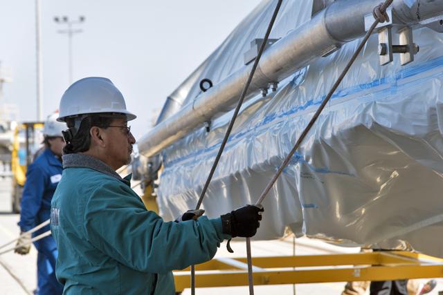 NASA image: Delta II ICESat-2 Fairing Hoist