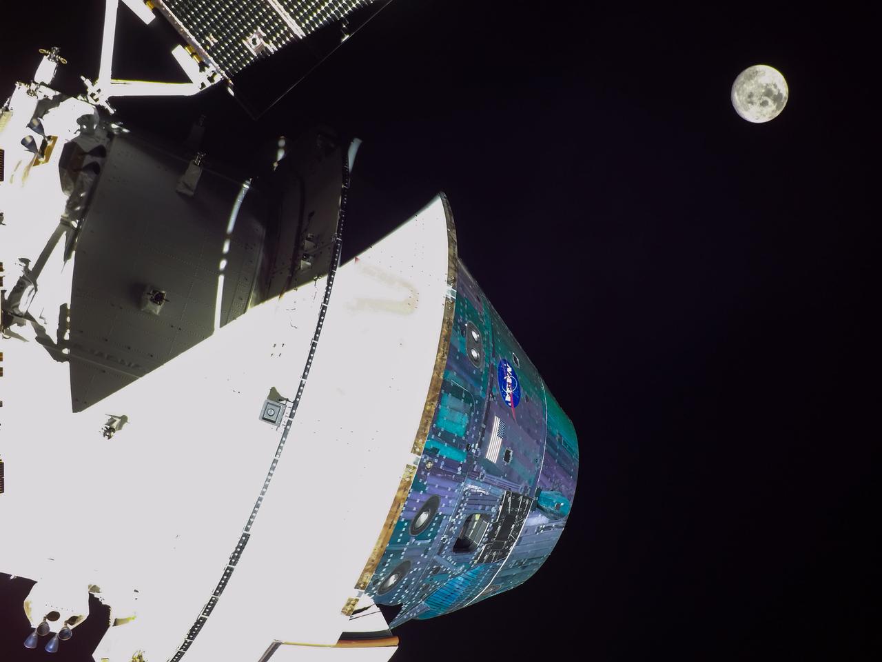 art001e002000 (Dec. 4, 2022) On the 19th day of the Artemis I mission, the Moon grows larger in frame as Orion prepares for the return powered flyby on Dec. 5, when it will pass approximately 79 miles above the lunar surface.