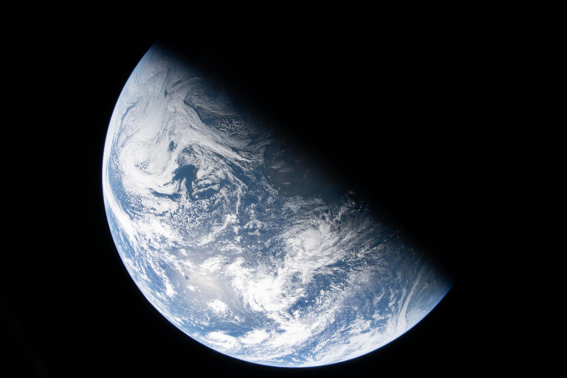 art002e000190 (April 3, 2026) - A view of Earth taken by NASA astronaut and Artemis II Commander Reid Wiseman from...