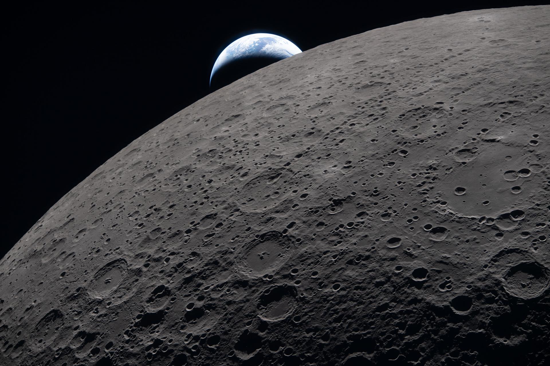 art002e009289 (April 6, 2026) – The lunar surface fills the frame in sharp detail, as seen during the Artemis II...