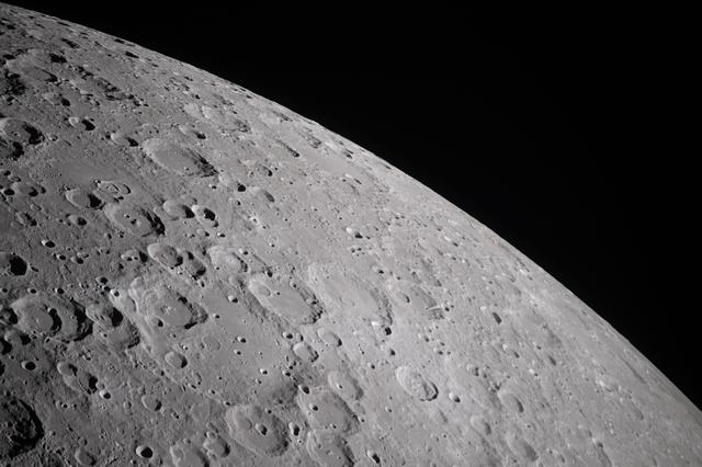 art002e010399 (April 6, 2026) During a lunar flyby observation period, the Ar...