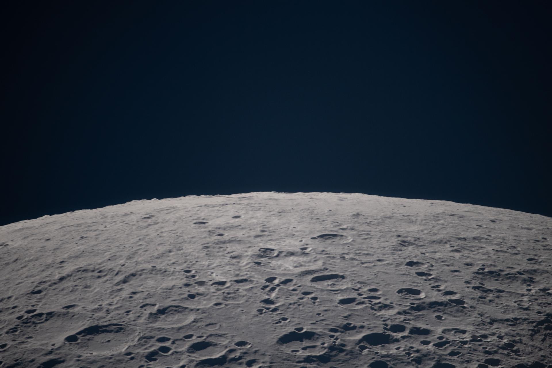 art002e012673 (April 6, 2026) – As the Artemis II crew passes the Moon during an observation period, the lunar landscape...