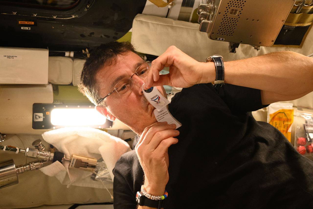 Reid Wiseman Collects Saliva Sample Aboard Orion