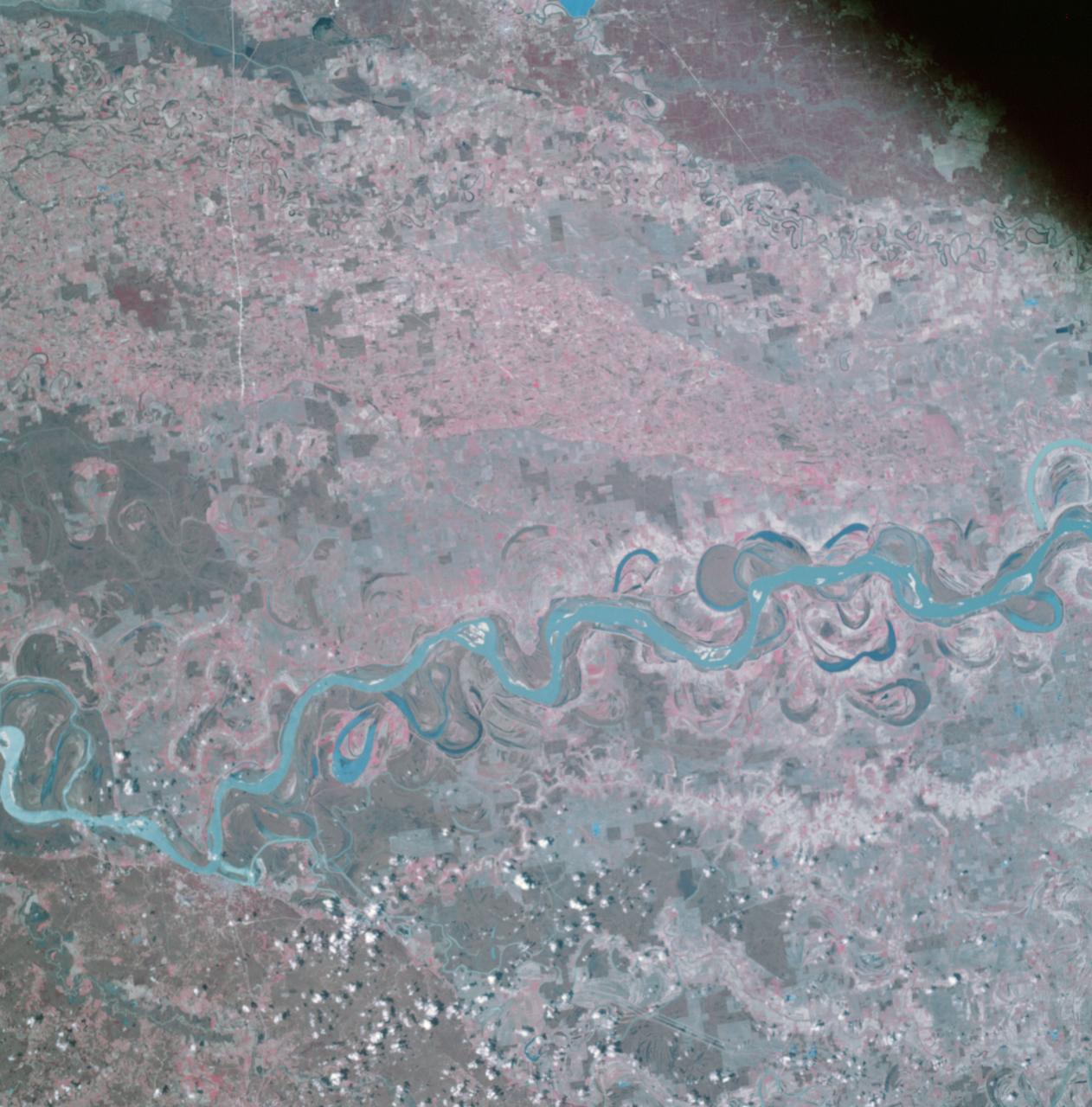 AS09-26A-3741A (9 March 1969) --- Color infrared photograph of the Mississippi River between Vicksburg and Greenville as photographed from the Apollo 9 spacecraft during its 92nd revolution of Earth. This picture was a part of the SO65 Multispectral Terrain Photography Experiment. The City of Vicksburg is located in the southeast corner of the picture. Note Interstate 20 under construction running east and west. Greenville is just out of picture at top center. All east of river is Mississippi; Louisiana is at lower left; and Arkansas is at upper left.